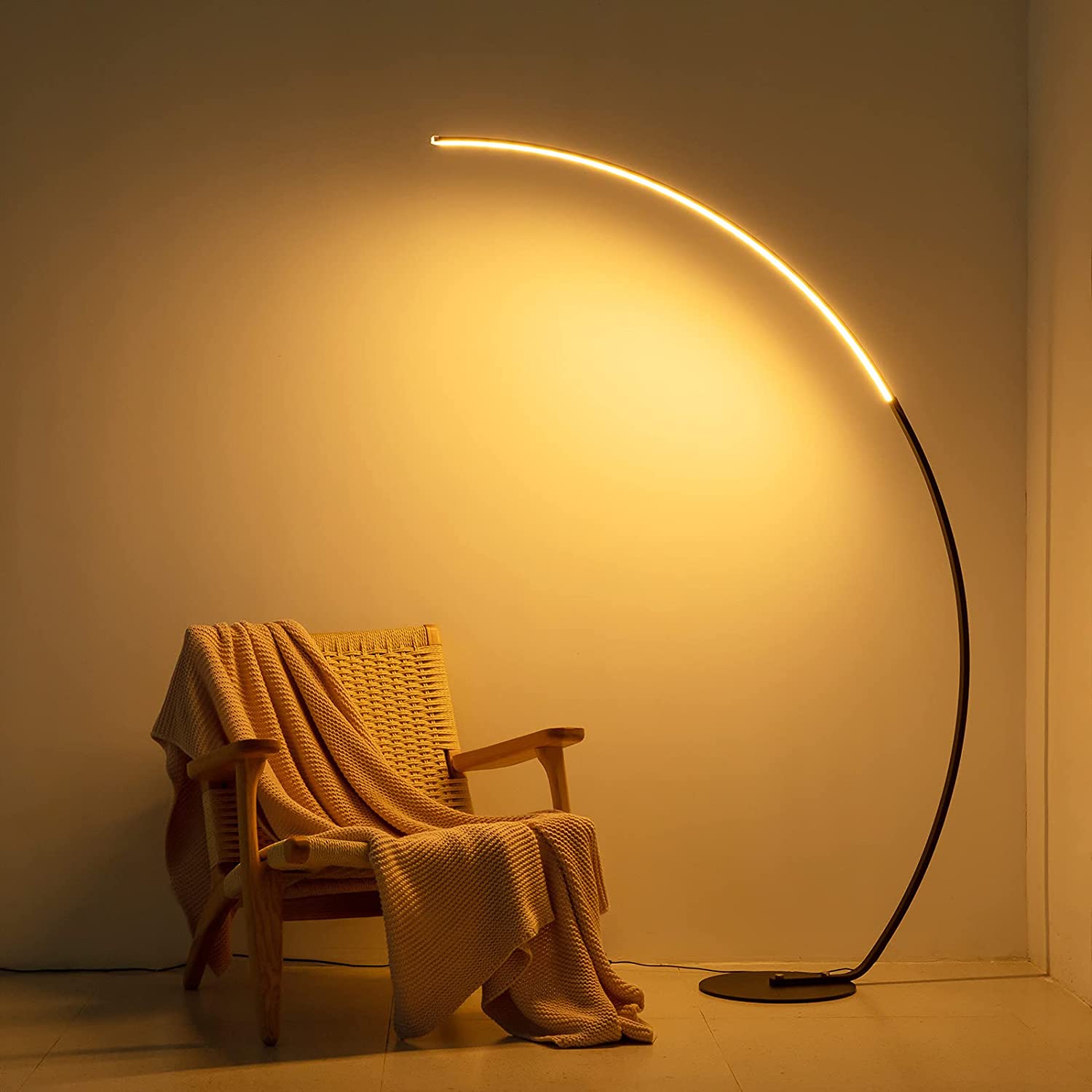 modern rgbw curved floor lamp with LED lights – black finish